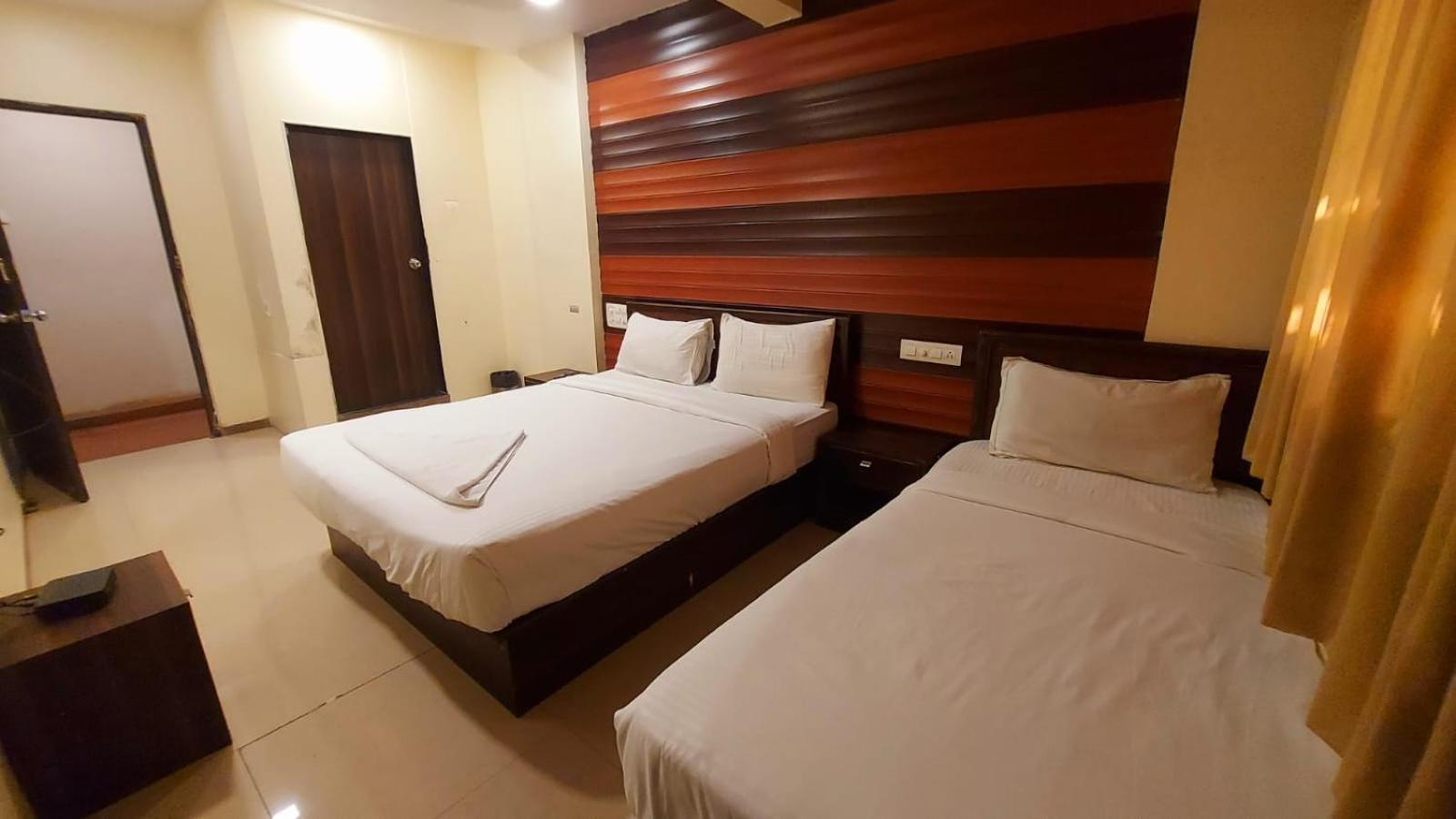 Hotel Rigga Inn Kokilaben Dhirubhai Ambani Hospital 孟买 外观 照片