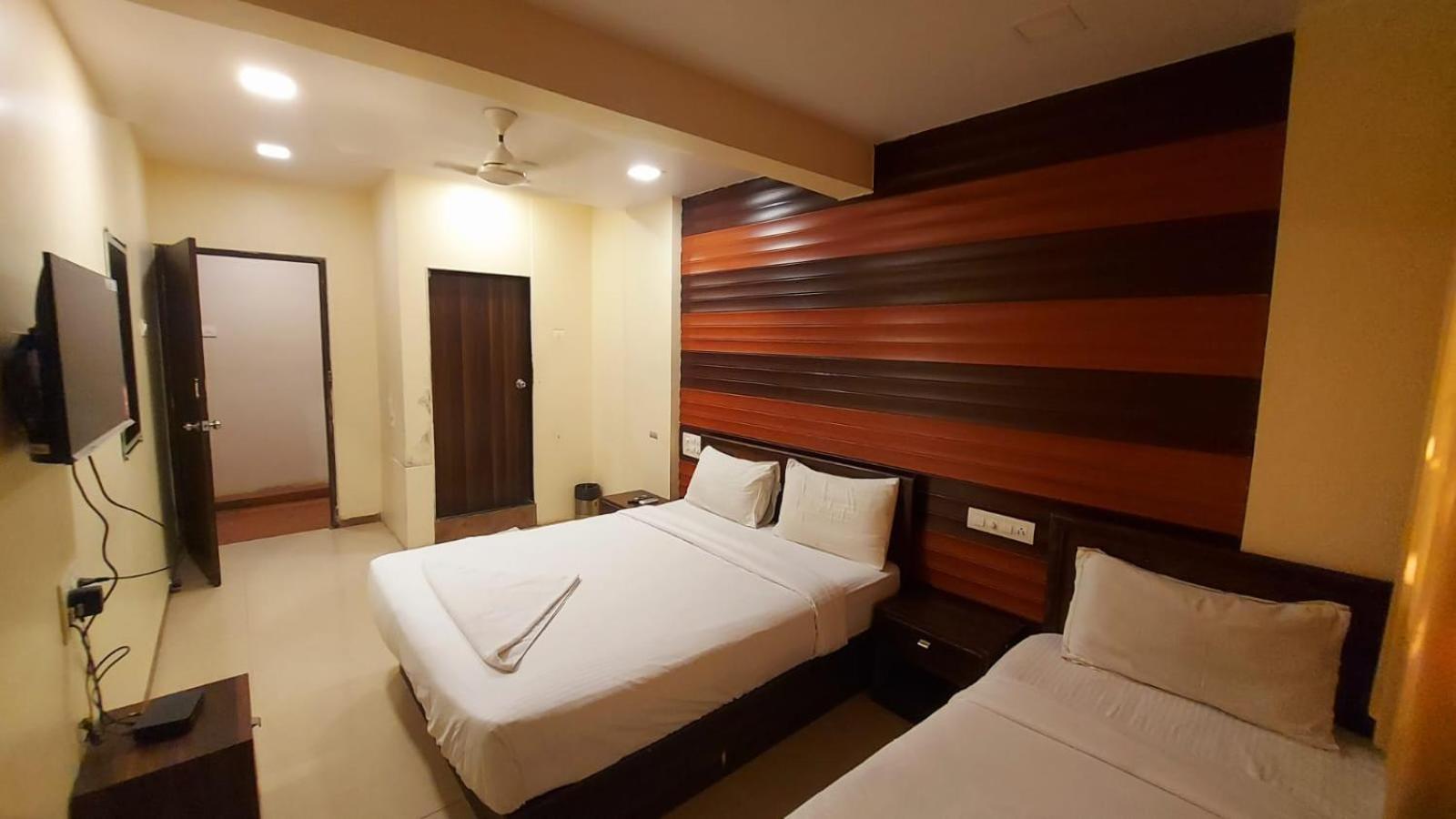 Hotel Rigga Inn Kokilaben Dhirubhai Ambani Hospital 孟买 外观 照片